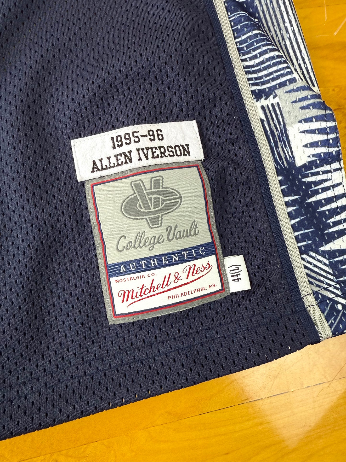 Georgetown Hoyas Allen Iverson 1995-1996 College Basketball Jersey (44/Large)