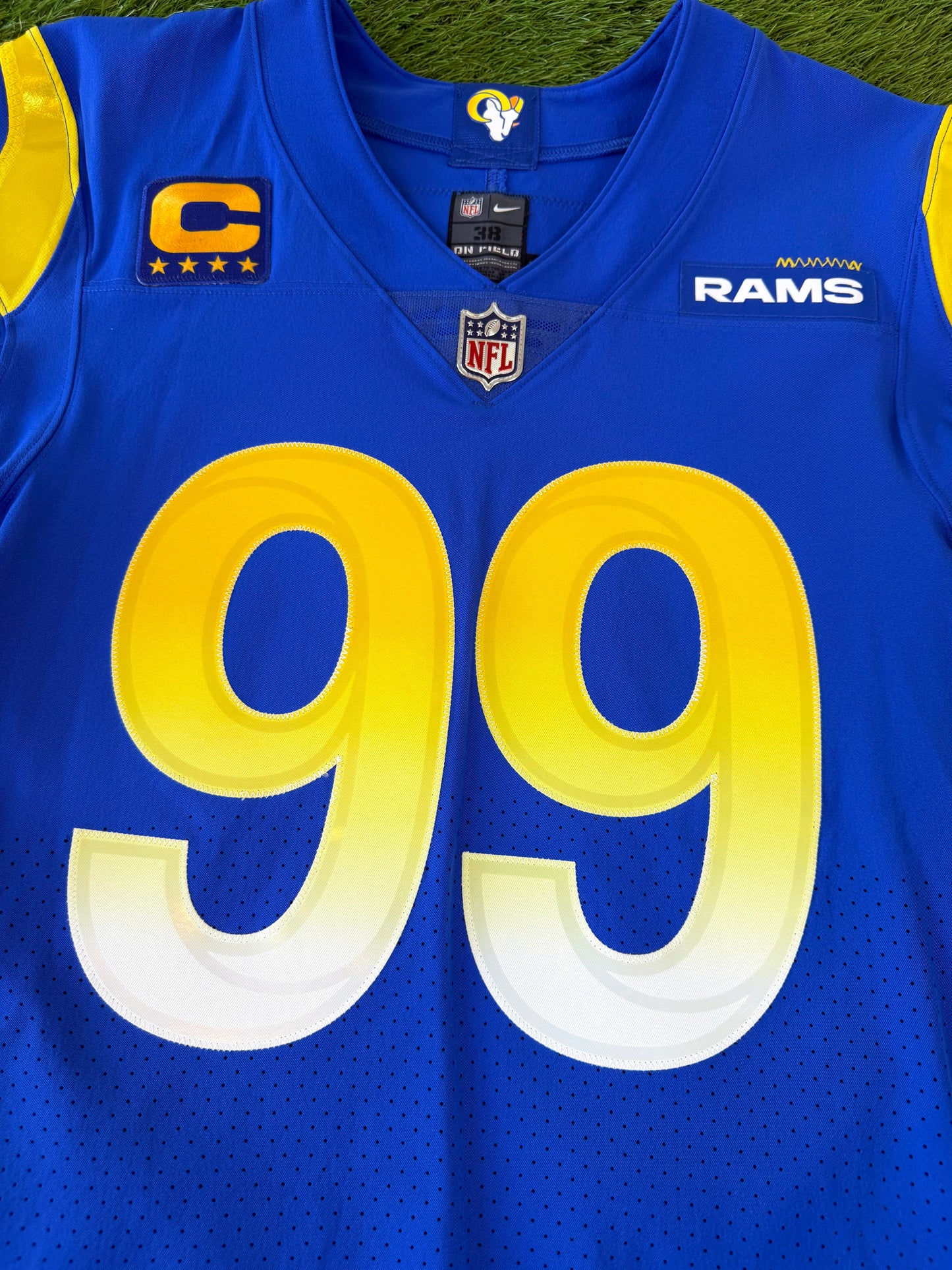 Los Angeles Rams Aaron Donald Autographed Team Issued 2022 NFL Football Jersey (38/Medium)