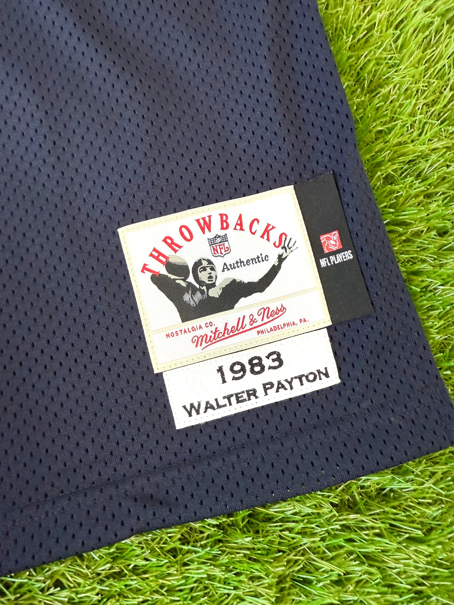 Chicago Bears Walter Payton 1983 NFL Football Jersey (40/Medium)