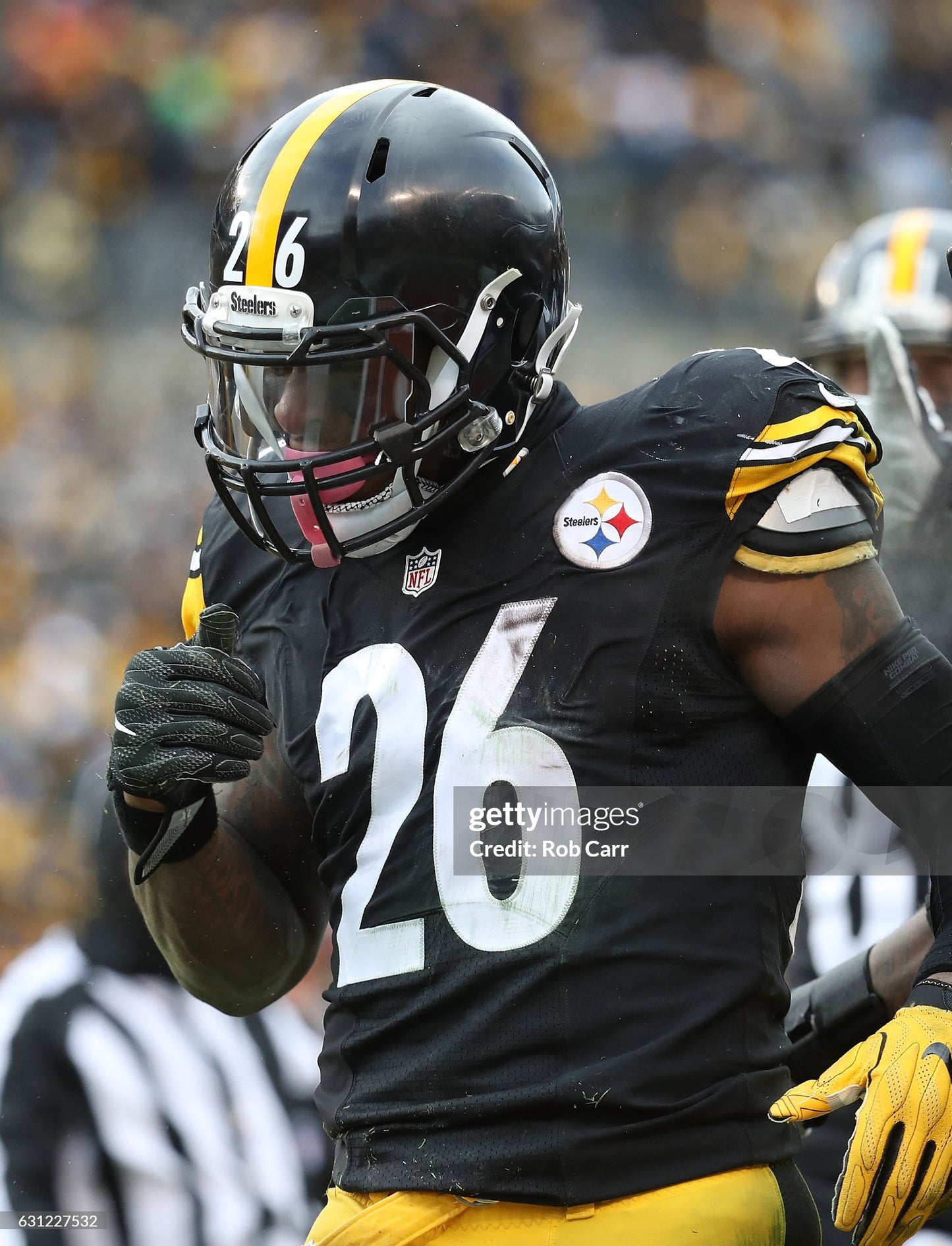 Pittsburgh Steelers Le’Veon Bell Game Issued NFL Football Jersey (46/Large) & Game Used Gloves