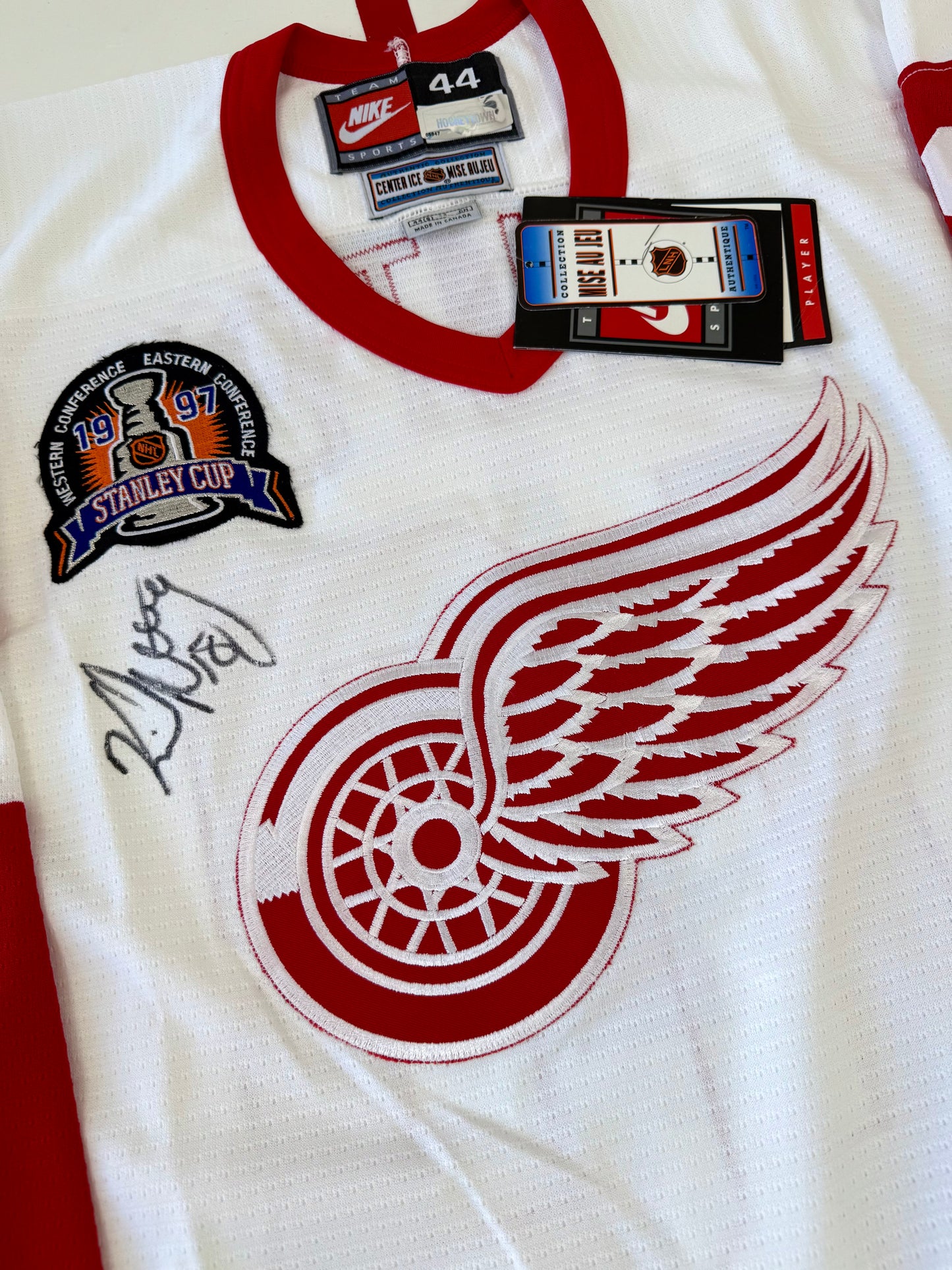 Detroit Red Wings Kirk Maltby Signed 1997 Stanley Cup Finals NHL Hockey Jersey (44/Small)