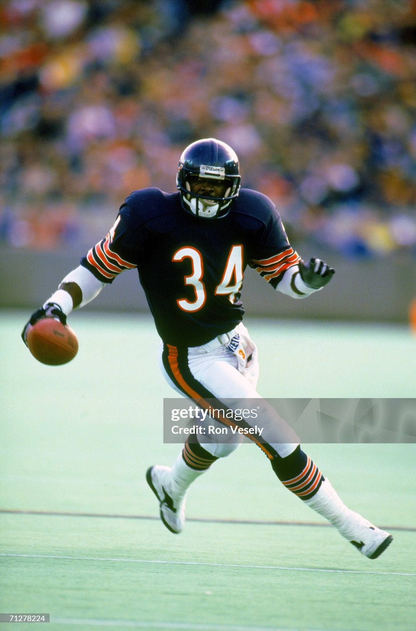 Chicago Bears Walter Payton 1983 NFL Football Jersey (40/Medium)