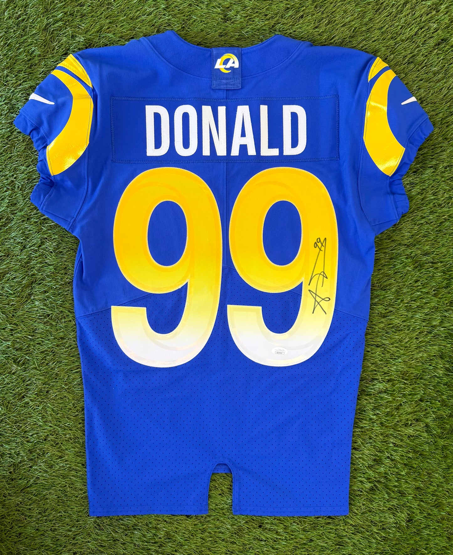Los Angeles Rams Aaron Donald Autographed Team Issued 2022 NFL Football Jersey (38/Medium)