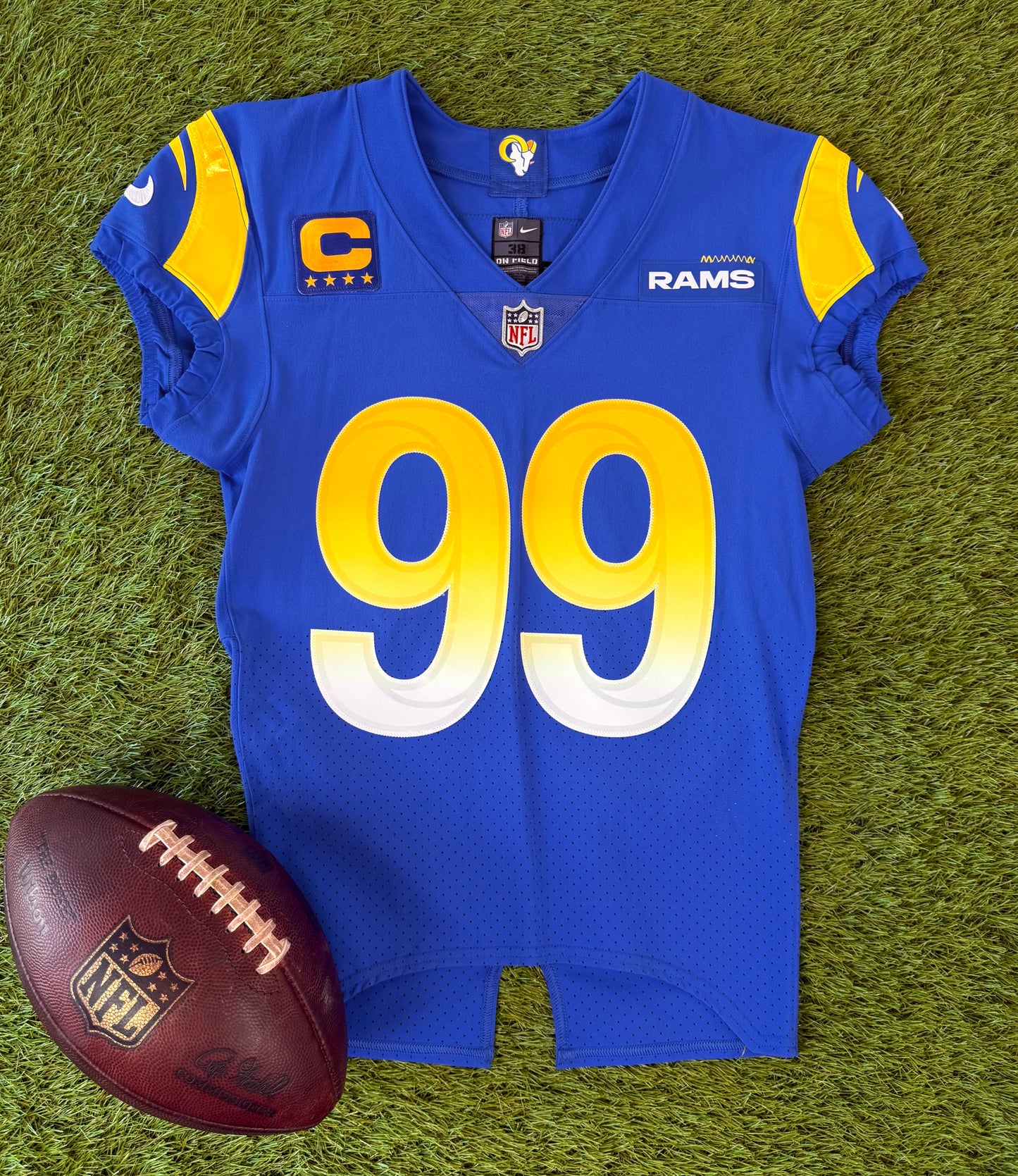Los Angeles Rams Aaron Donald Autographed Team Issued 2022 NFL Football Jersey (38/Medium)