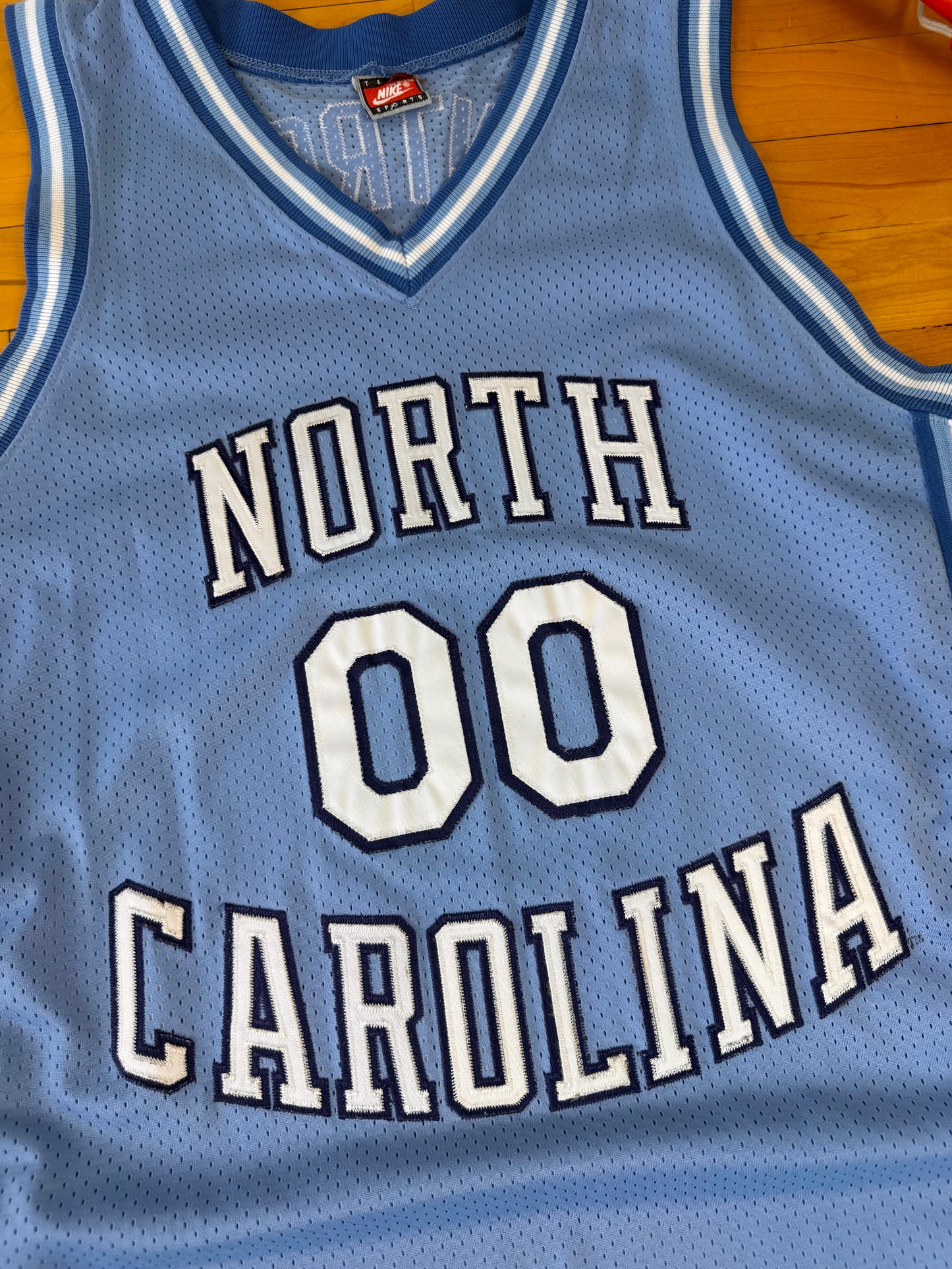 University of North Carolina Tar Heels Eric Montross 1993-1994 College Basketball Jersey (44/Large)