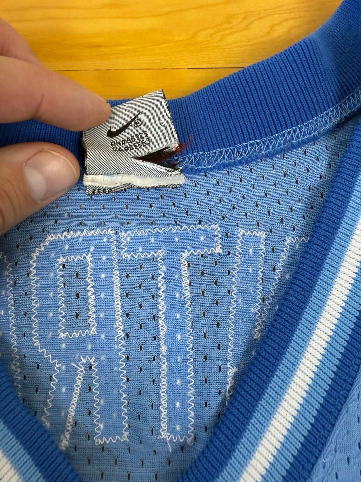 University of North Carolina Tar Heels Eric Montross 1993-1994 College Basketball Jersey (44/Large)