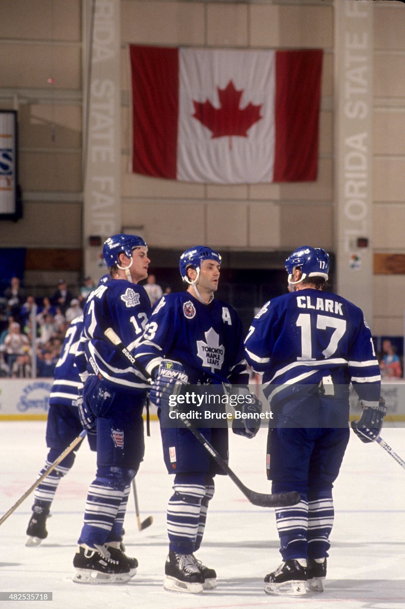 Toronto Maple Leafs Wendel Clark 1992-1993 NHL Hockey Jersey (Large)