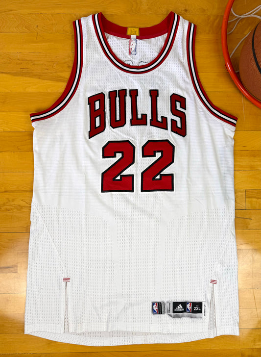Chicago Bulls 2016-2017 Taj Gibson Game Worn NBA Basketball Jersey (XXL)