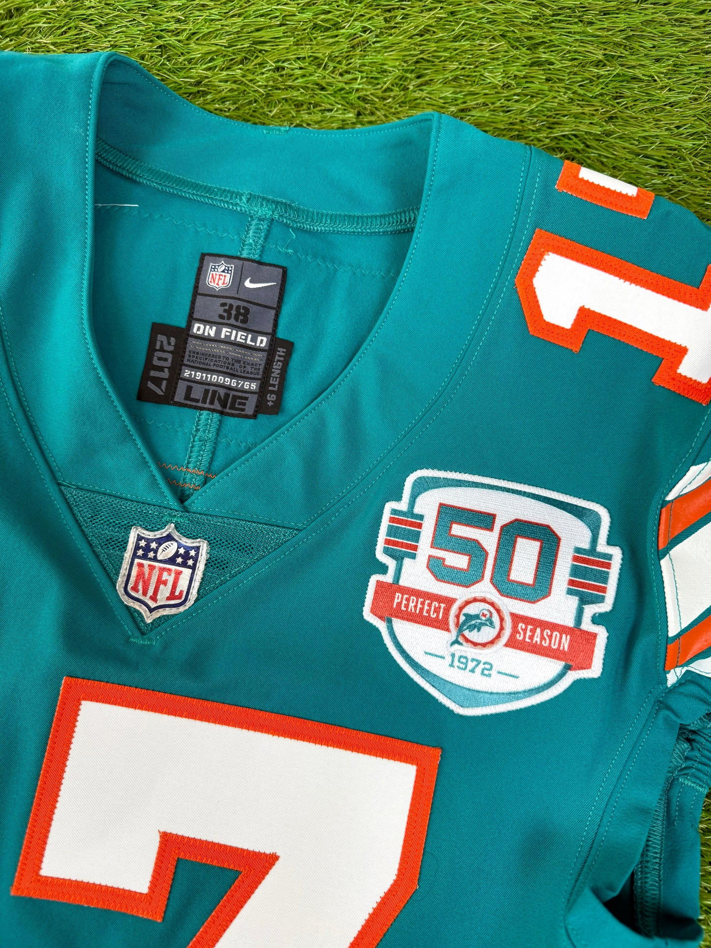 Miami Dolphins Jaylen Waddle 2022 Throwback NFL Football Jersey (38/Small)