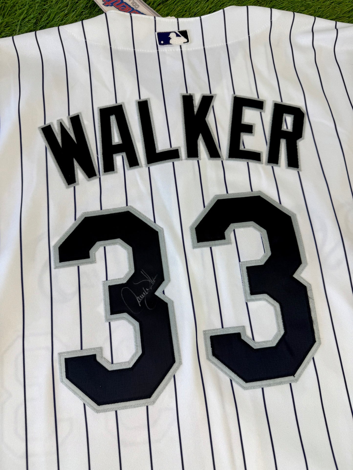Colorado Rockies Larry Walker Autographed 2002 MLB Baseball Jersey (52/XXL)