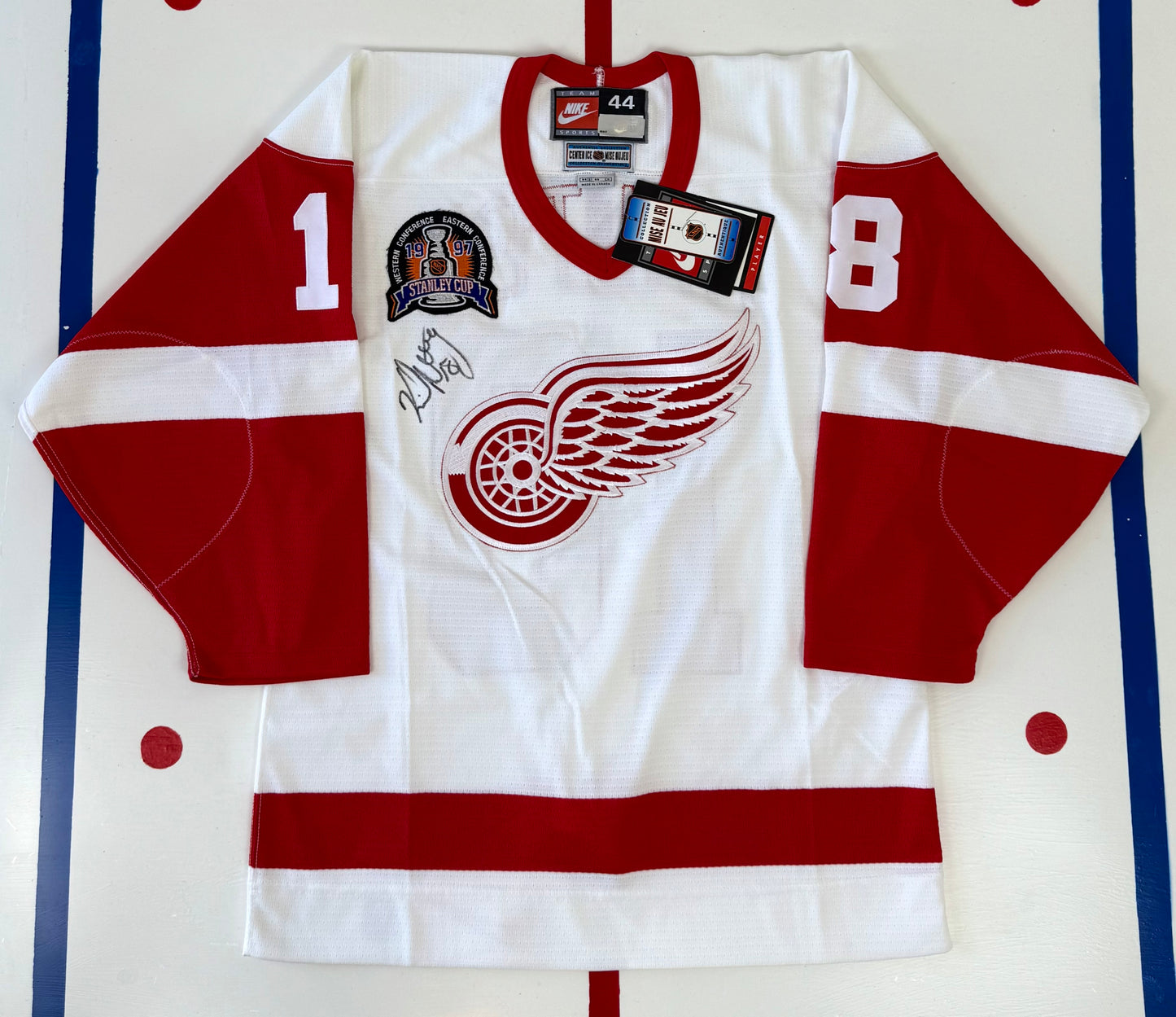 Detroit Red Wings Kirk Maltby Signed 1997 Stanley Cup Finals NHL Hockey Jersey (44/Small)