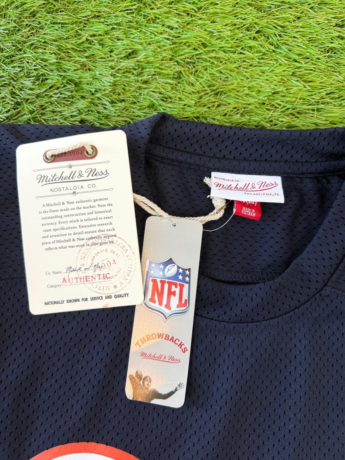 Chicago Bears Walter Payton 1983 NFL Football Jersey (40/Medium)