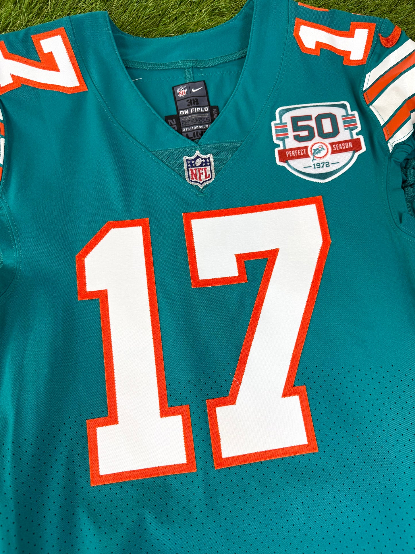 Miami Dolphins Jaylen Waddle 2022 Throwback NFL Football Jersey (38/Small)