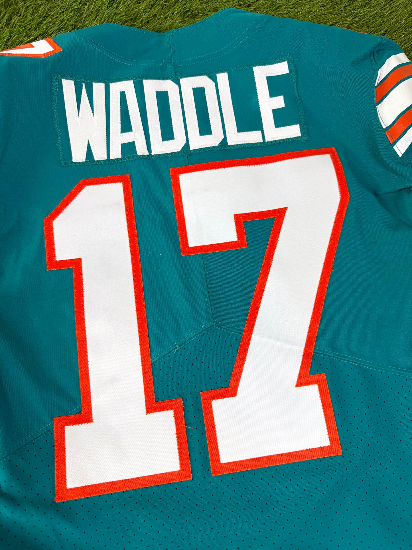 Miami Dolphins Jaylen Waddle 2022 Throwback NFL Football Jersey (38/Small)