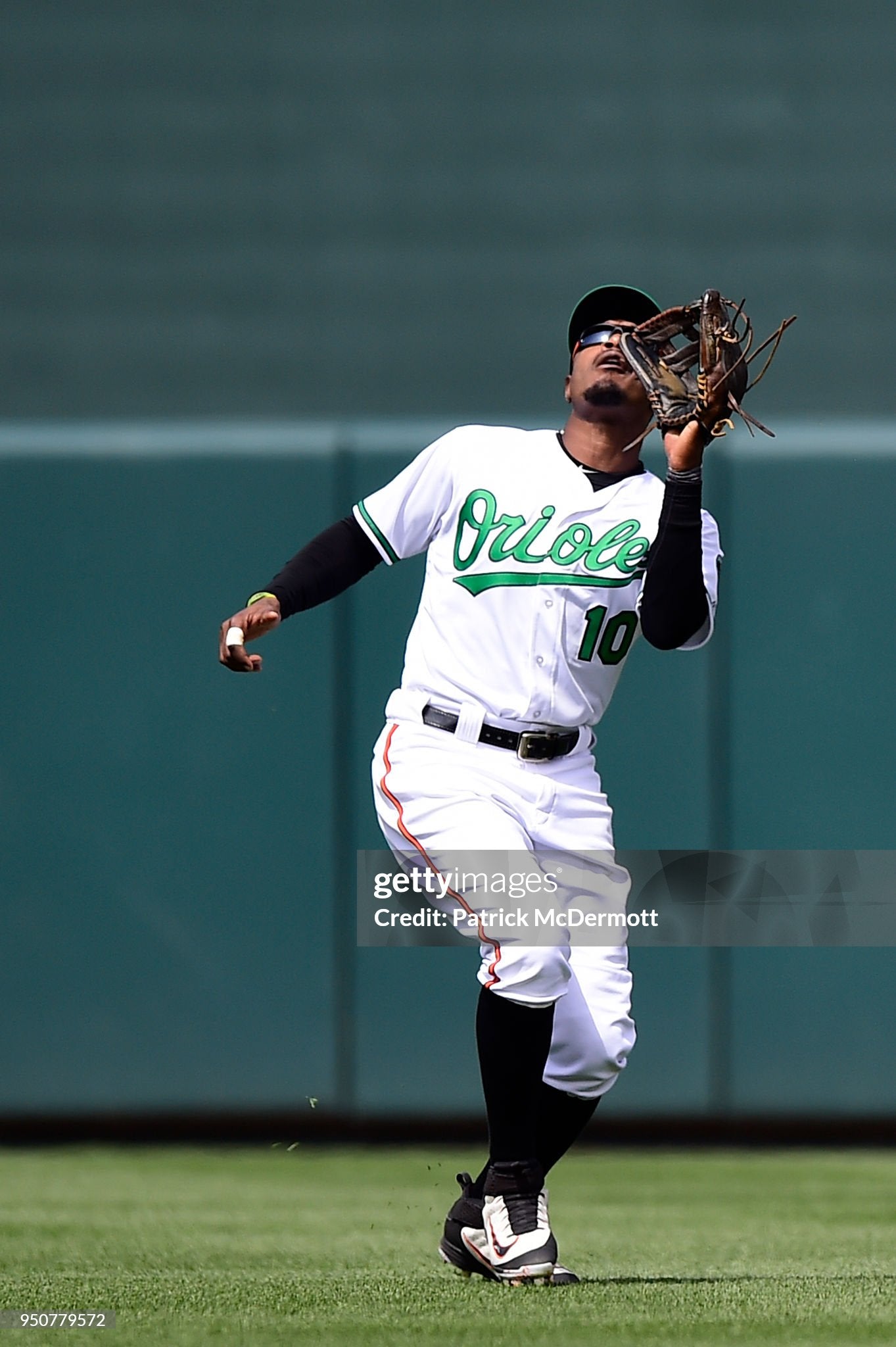 Baltimore Orioles Adam Jones 2018 Earth Day MLB Baseball Jersey (44/Large)