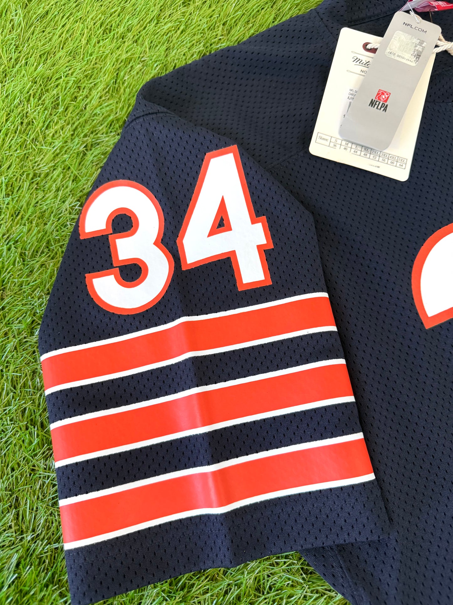 Chicago Bears Walter Payton 1983 NFL Football Jersey (40/Medium)