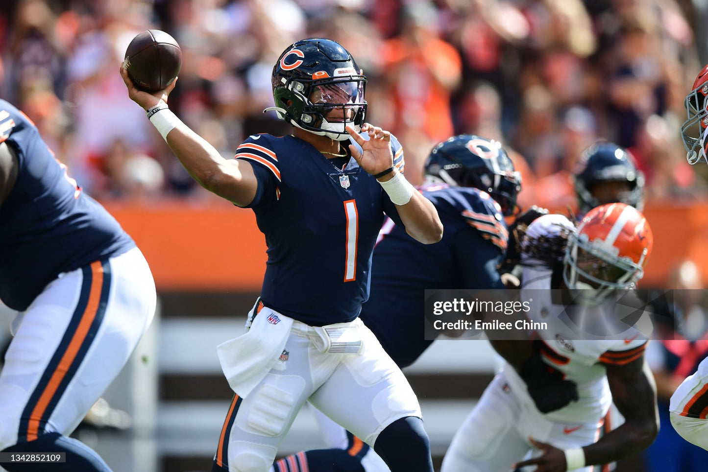 Chicago Bears Justin Fields 2021 Team Issued NFL Football Jersey (42/Medium)