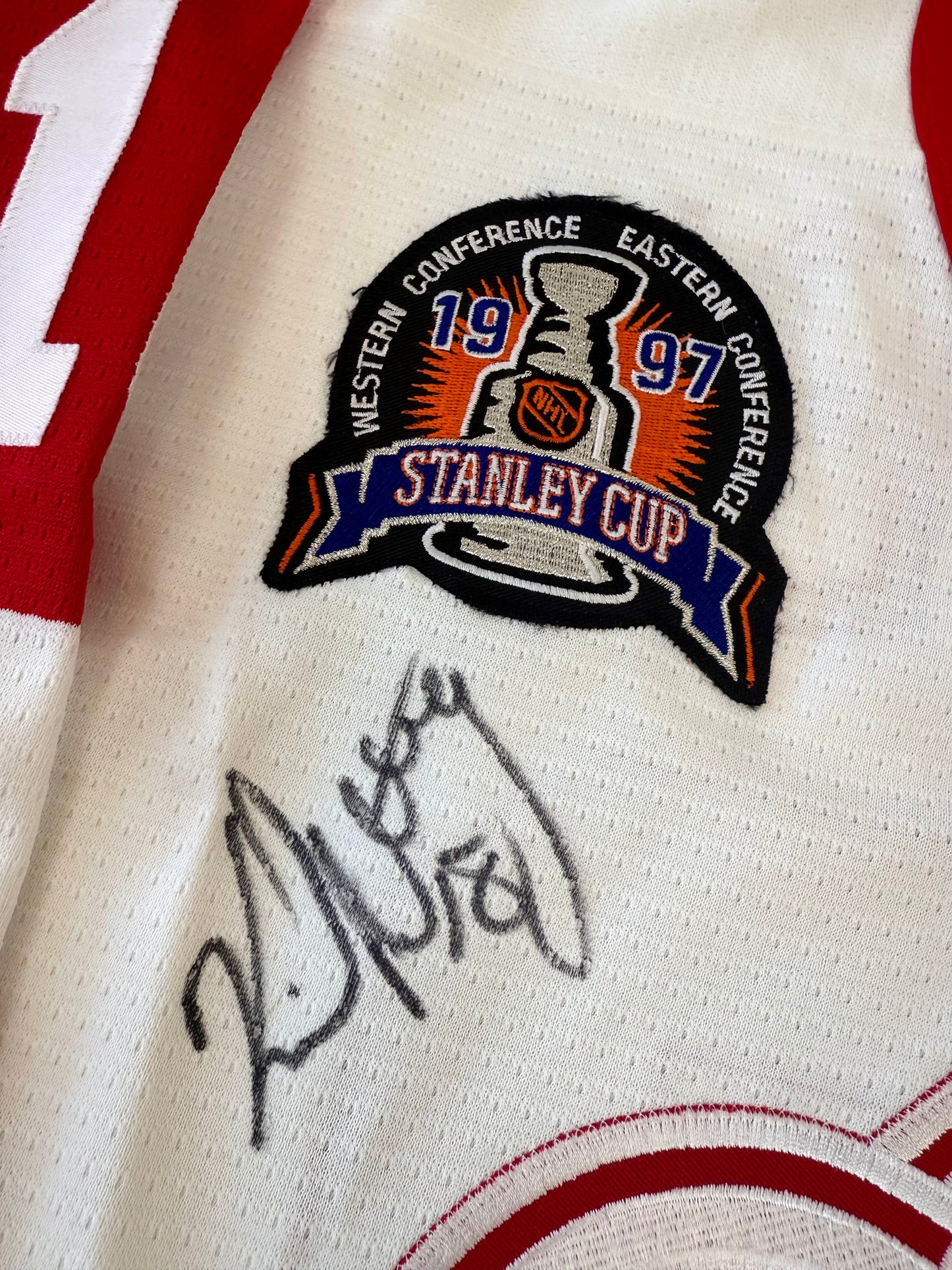 Detroit Red Wings Kirk Maltby Signed 1997 Stanley Cup Finals NHL Hockey Jersey (44/Small)