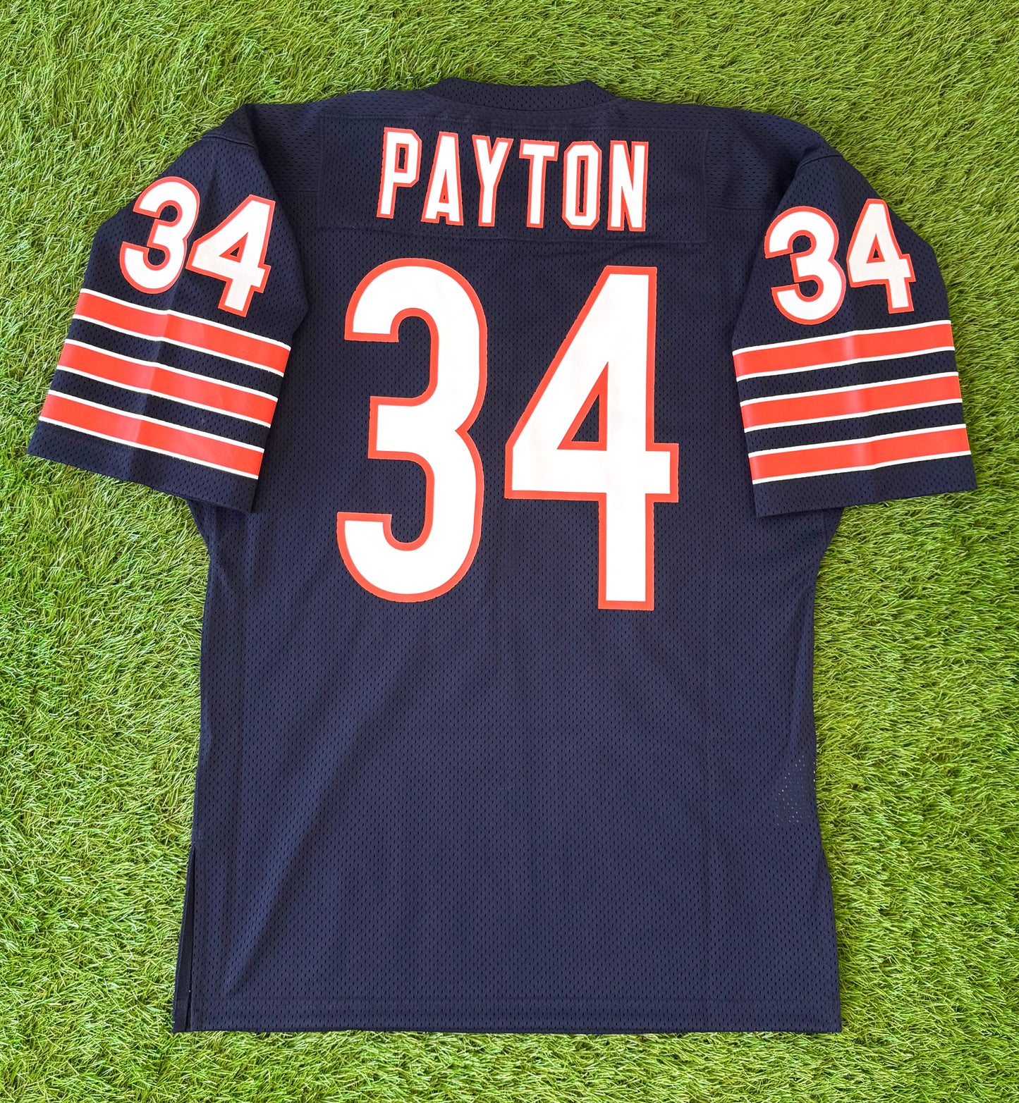 Chicago Bears Walter Payton 1983 NFL Football Jersey (40/Medium)