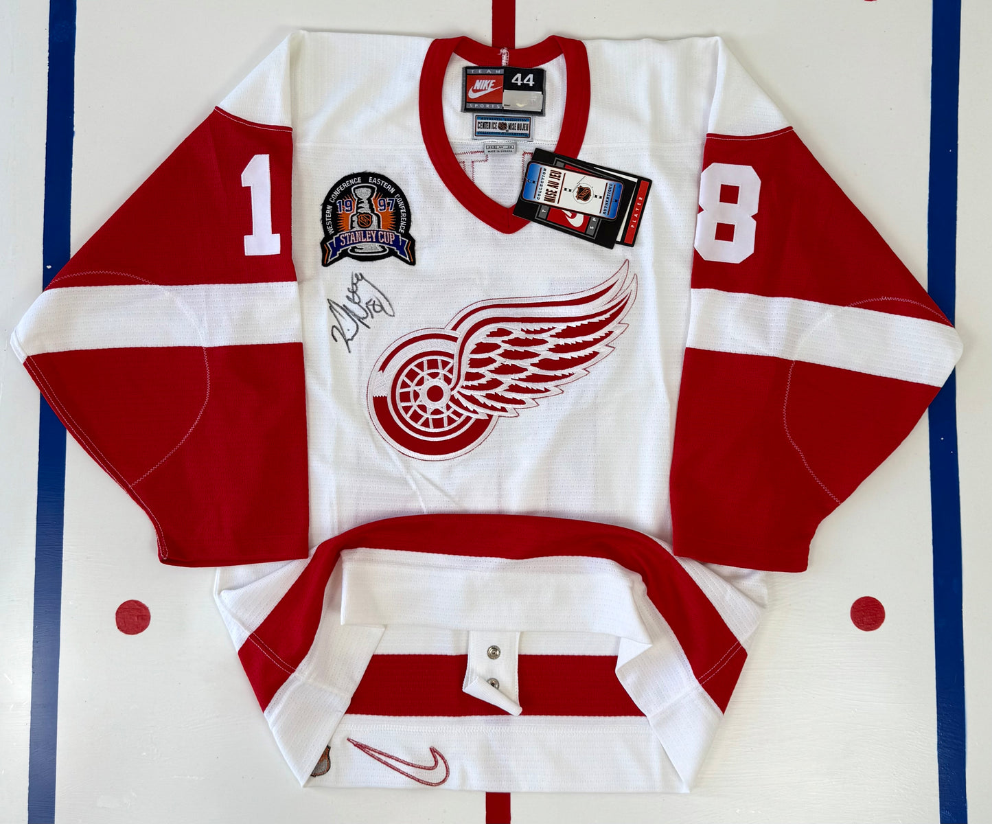 Detroit Red Wings Kirk Maltby Signed 1997 Stanley Cup Finals NHL Hockey Jersey (44/Small)