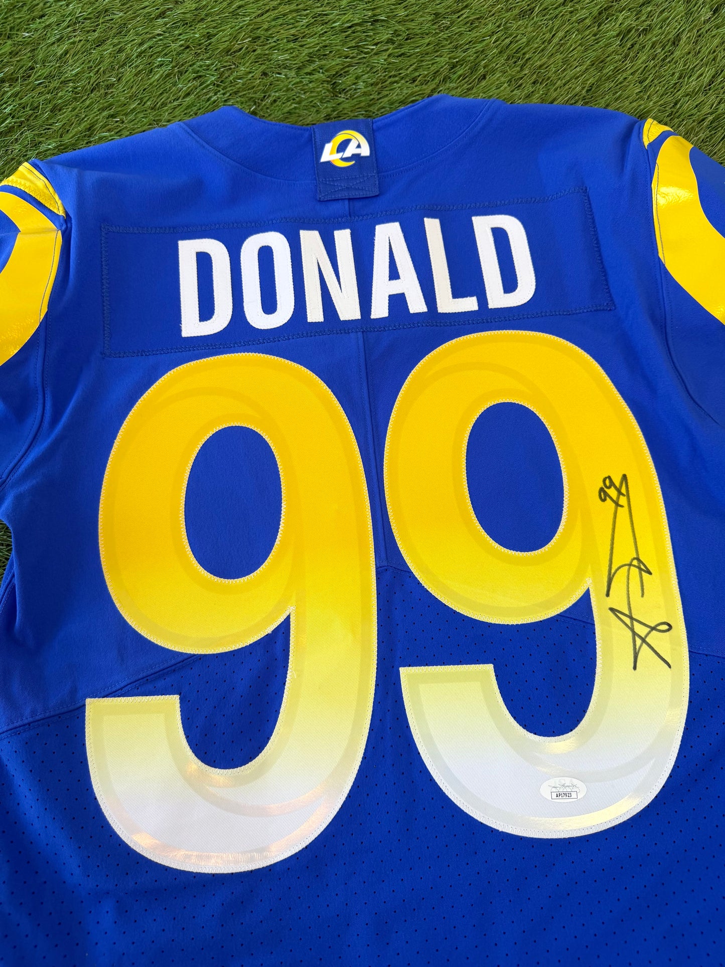 Los Angeles Rams Aaron Donald Autographed Team Issued 2022 NFL Football Jersey (38/Medium)