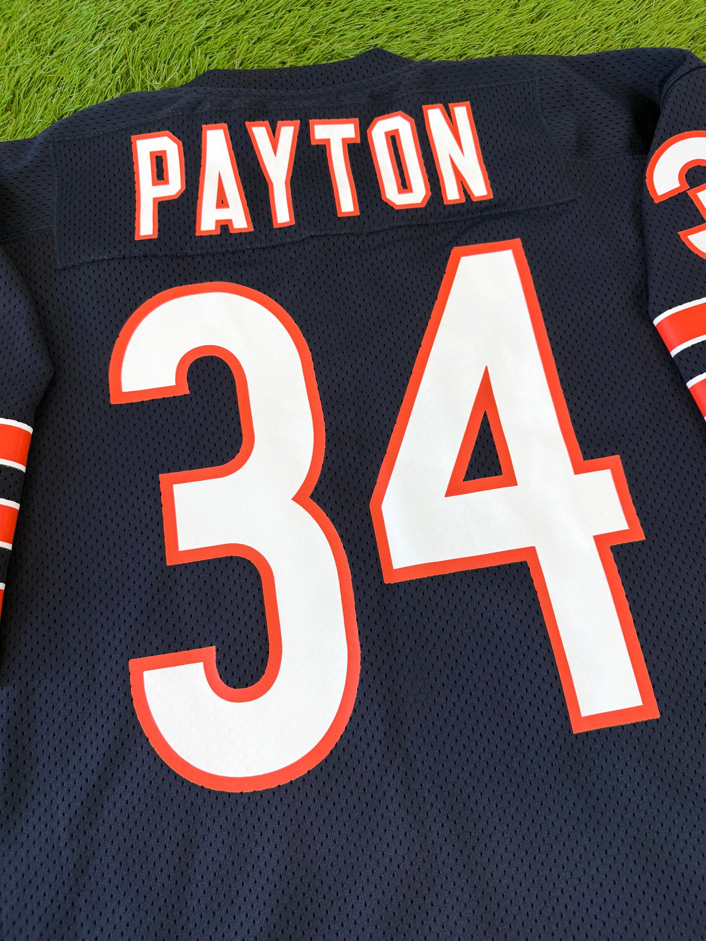 Chicago Bears Walter Payton 1983 NFL Football Jersey (40/Medium)