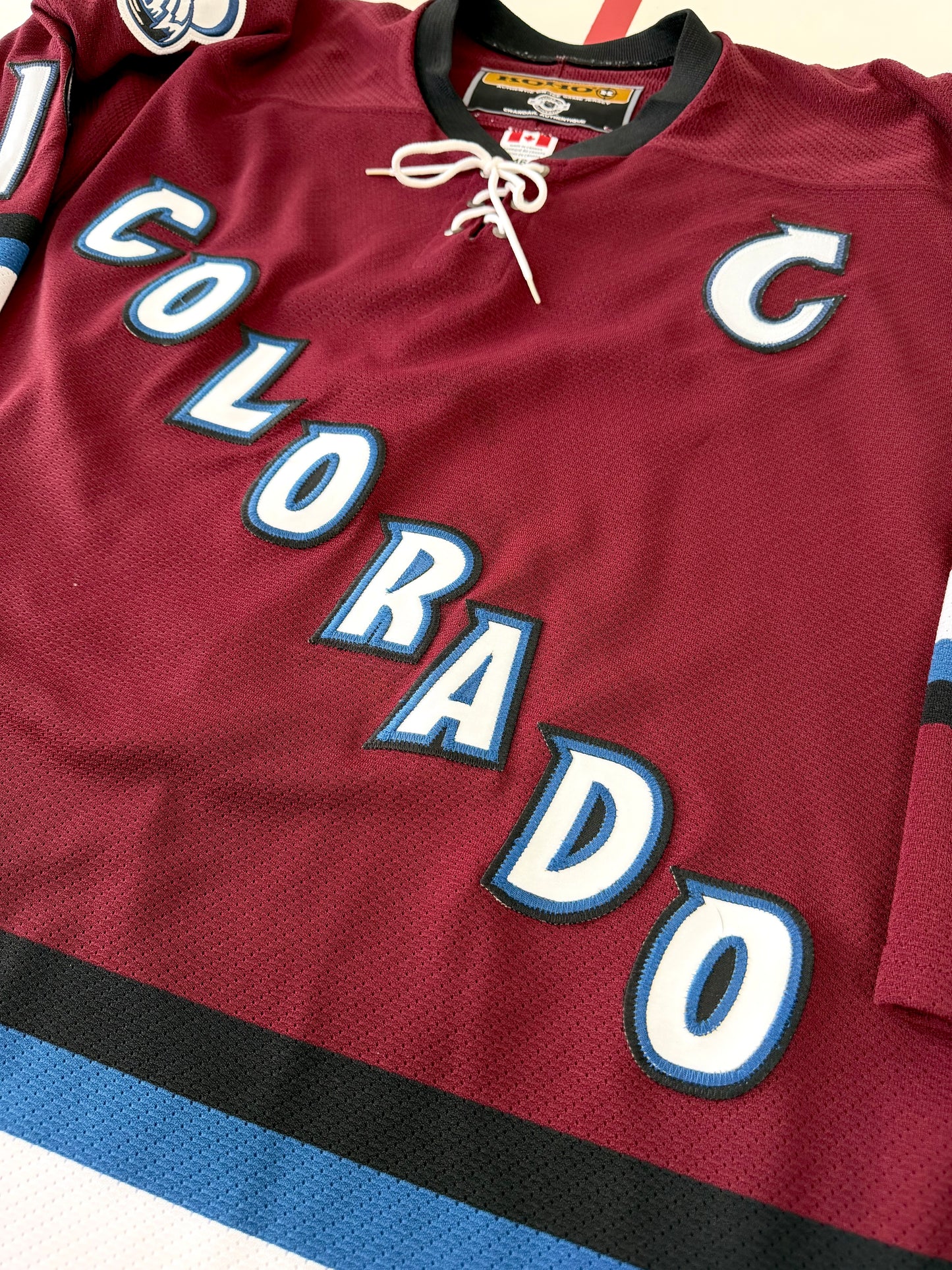 Colorado Avalanche 2001-2004 Joe Sakic Third NHL Hockey Jersey (46/Medium)