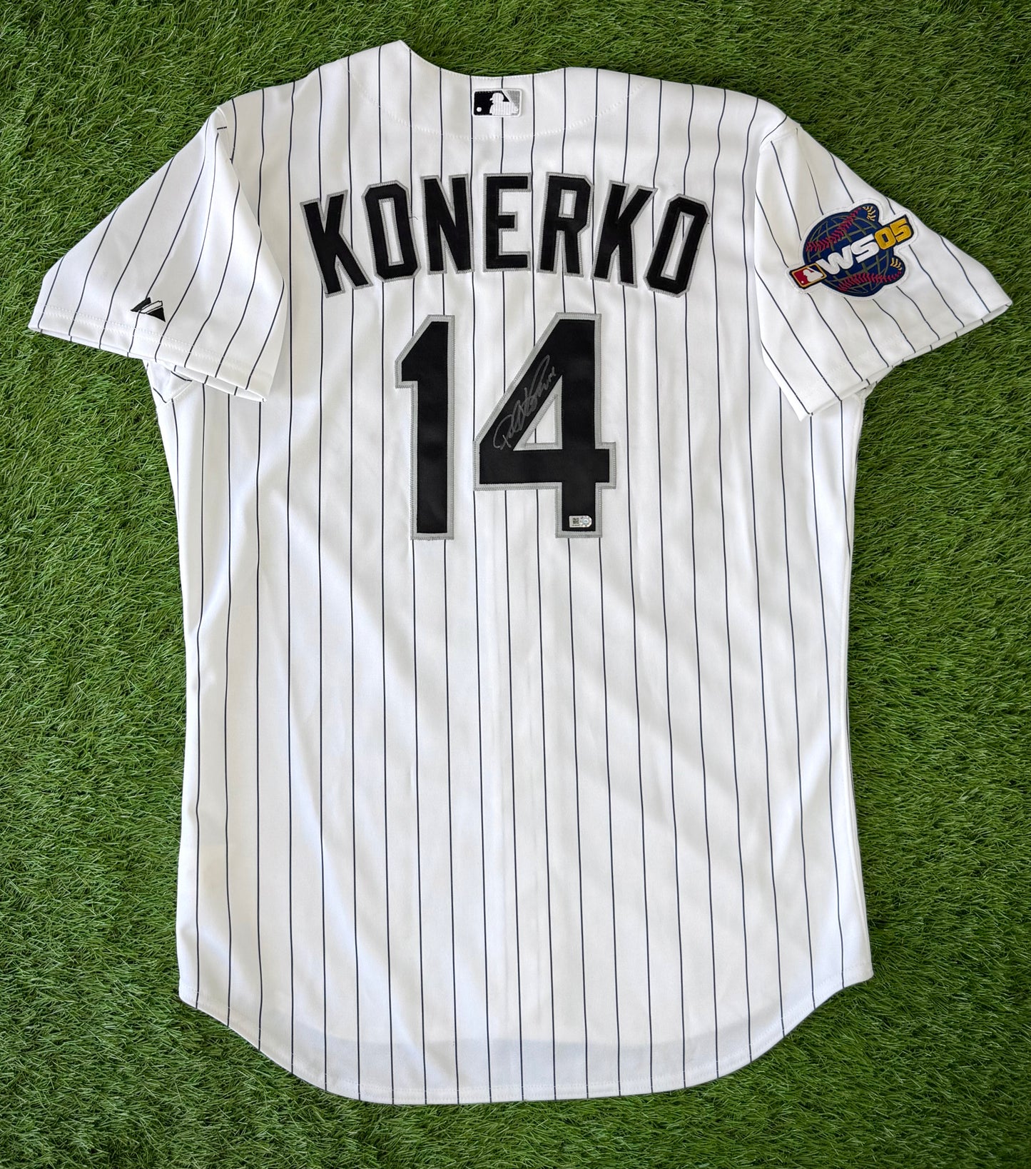 Chicago White Sox Paul Konerko Autographed 2005 World Series MLB Baseball Jersey (48/XL)