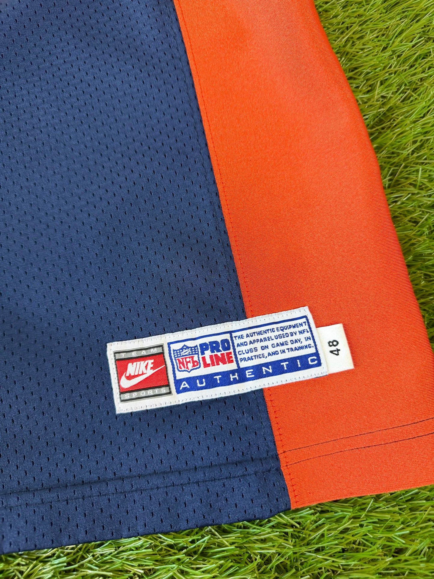 Denver Broncos Terrell Davis 1998 Autographed Super Bowl XXXII NFL Football Jersey (48/XL)