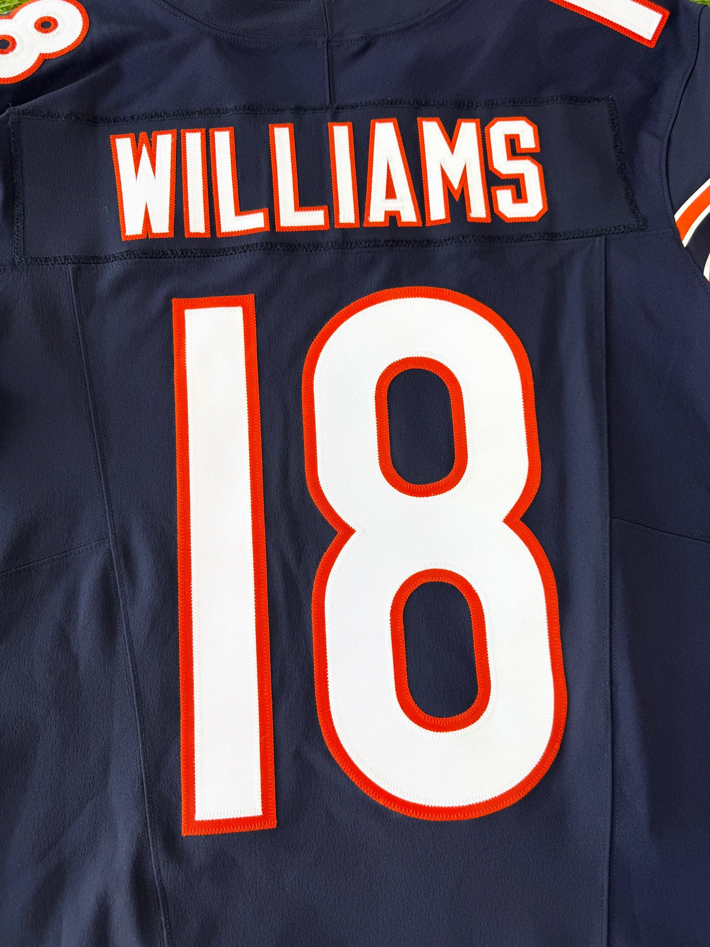 Chicago Bears Caleb Williams 2025-2026 NFL Football Jersey (40/Medium)