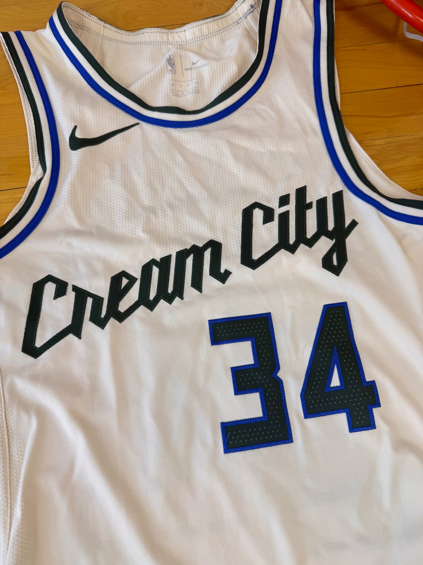 Milwaukee Bucks Giannis Antetokounmpo 2019-2020 “Cream City” NBA Basketball Jersey (40/Small)