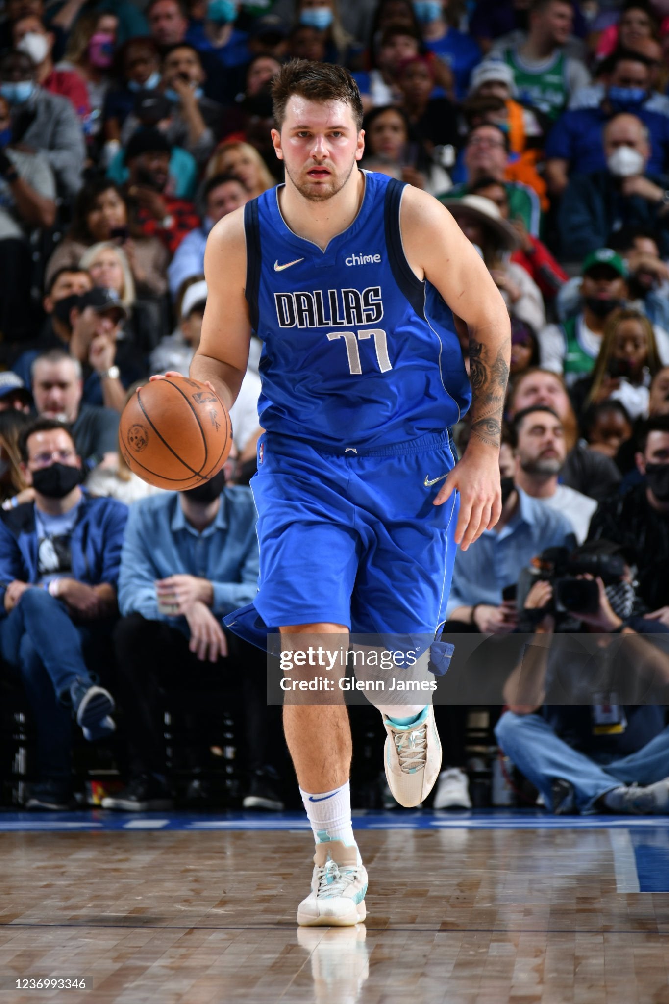 Dallas Mavericks Luka Dončić 2021-2022 Team Issued NBA Basketball Jersey (52/XL)