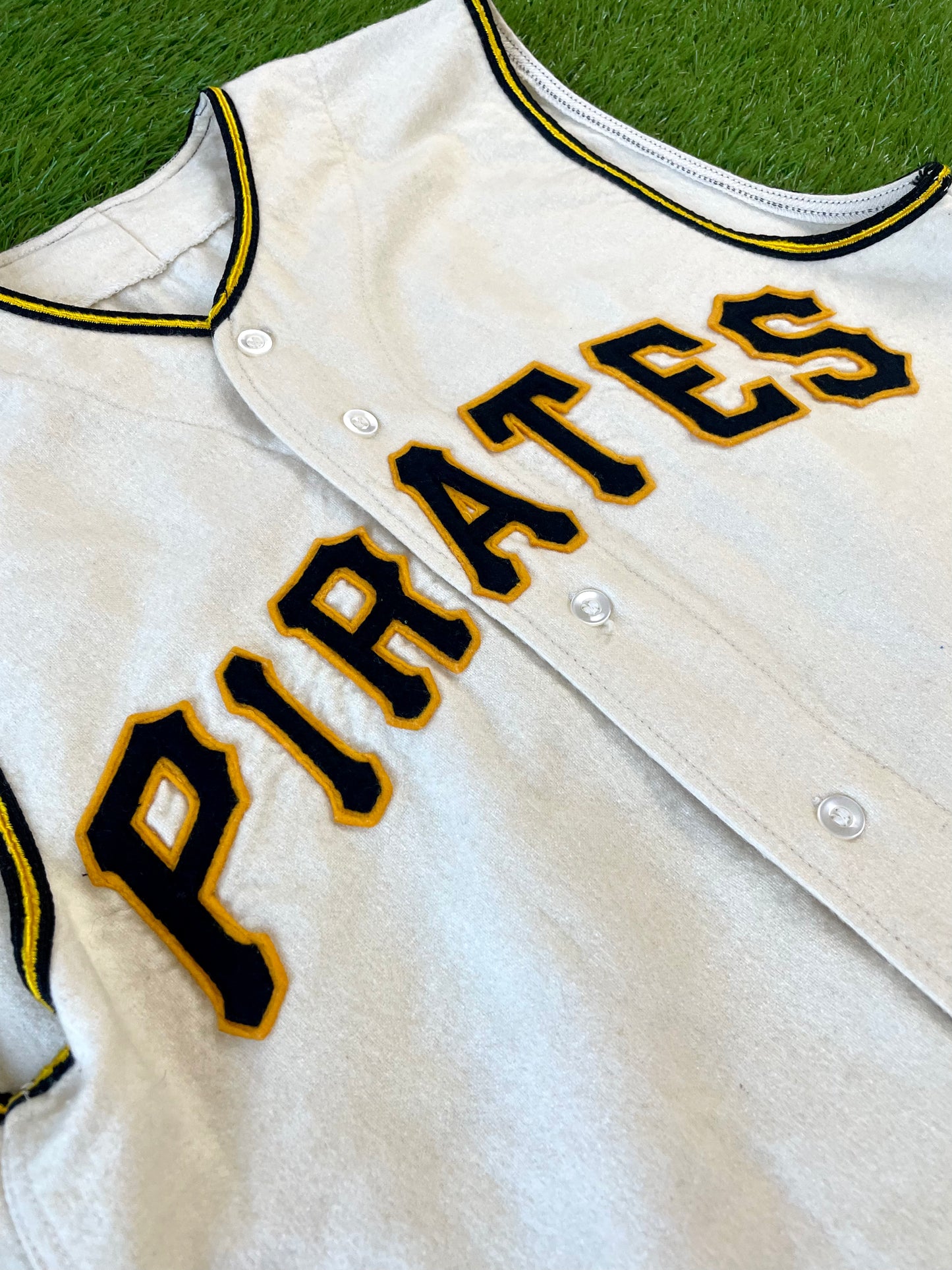Pittsburgh Pirates 1957-1970 Prototype Home White MLB Baseball Jersey (42/Medium)