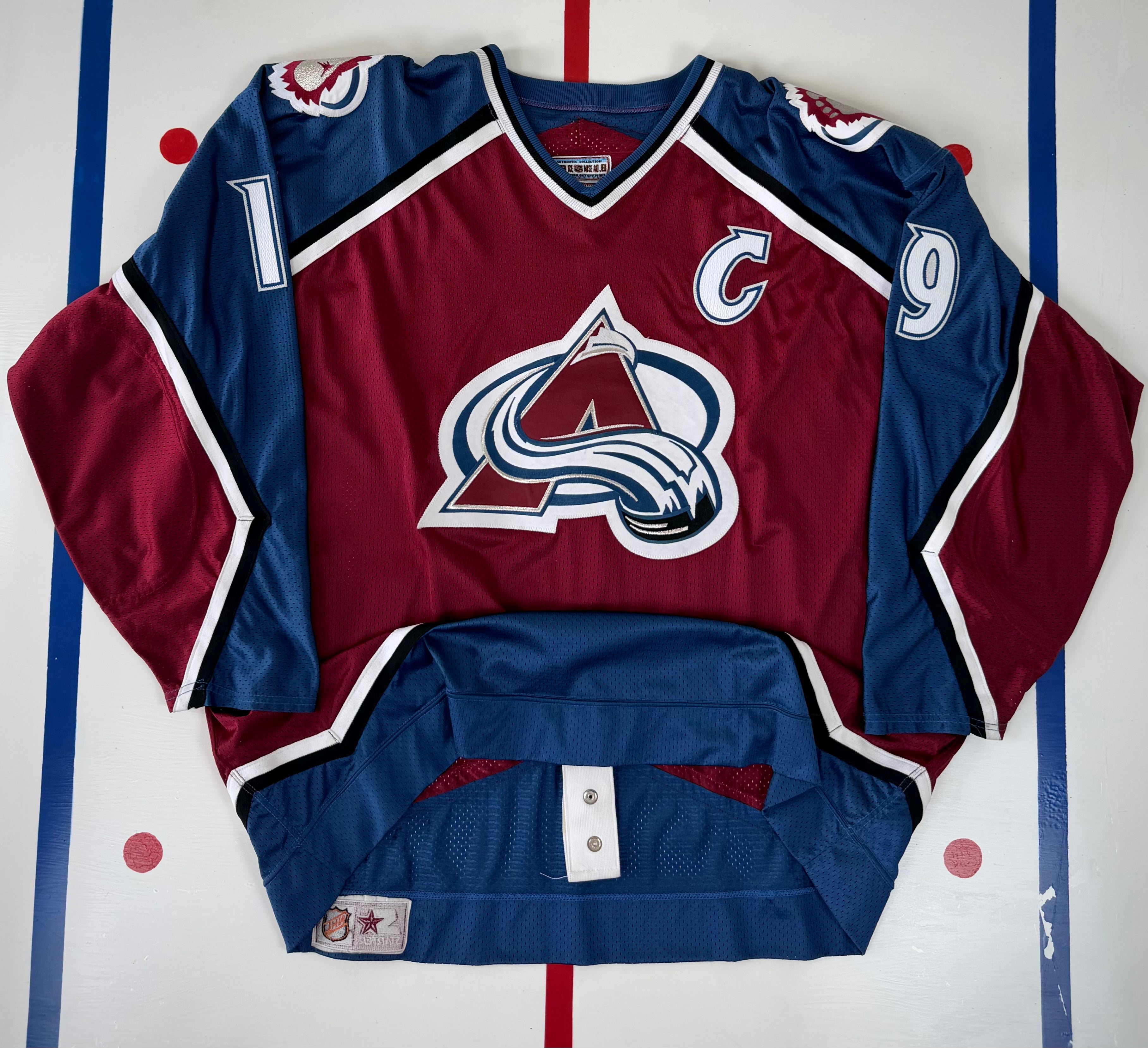Colorado Avalanche Joe Sakic 1995-1996 Team Issued NHL Hockey