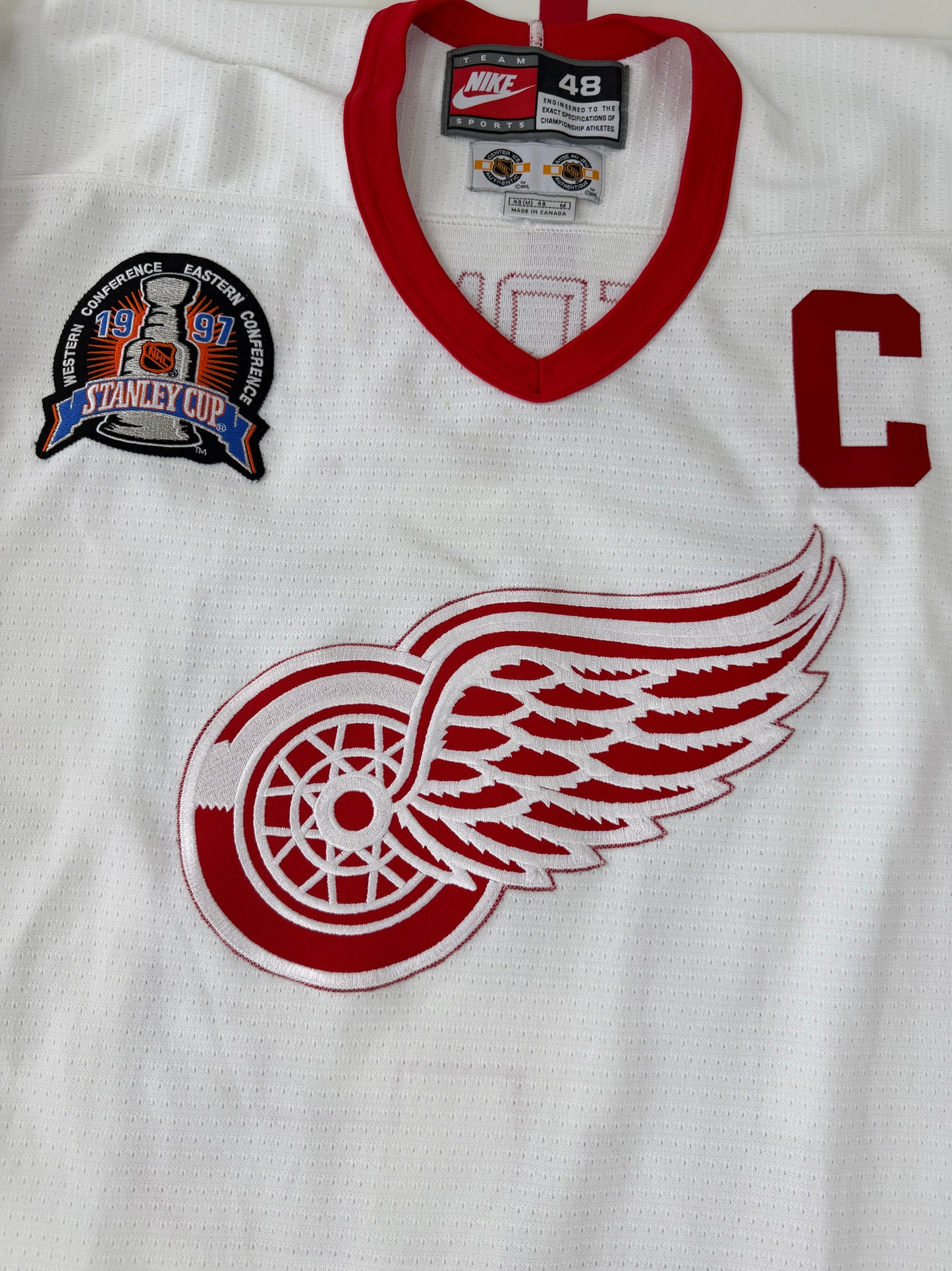 Detroit Red Wings Steve Yzerman 1997 Stanley Cup Finals NHL Hockey Jersey (48/Medium)