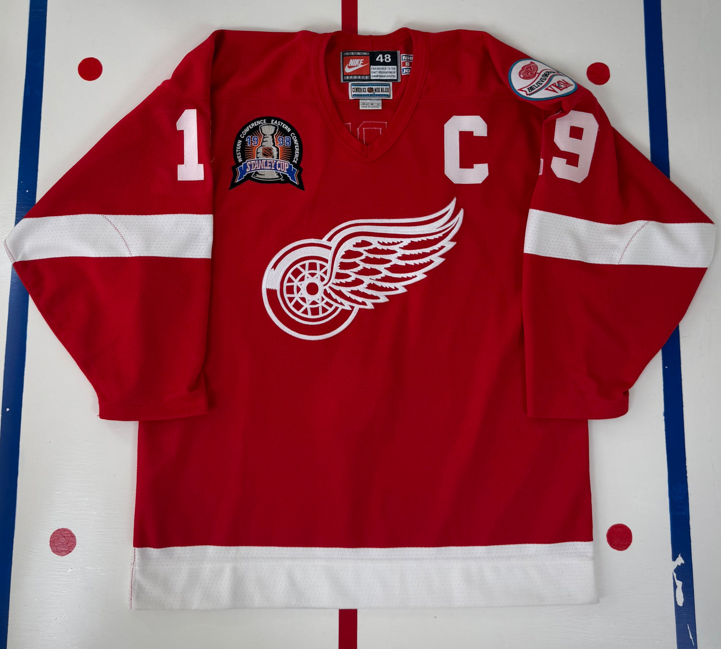 Detroit Red Wings Steve Yzerman 1998 Stanley Cup Finals NHL Hockey Jersey (48/Large)