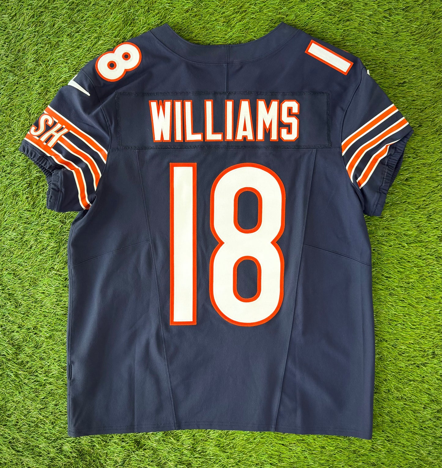 Chicago Bears Caleb Williams 2025-2026 NFL Football Jersey (40/Medium)