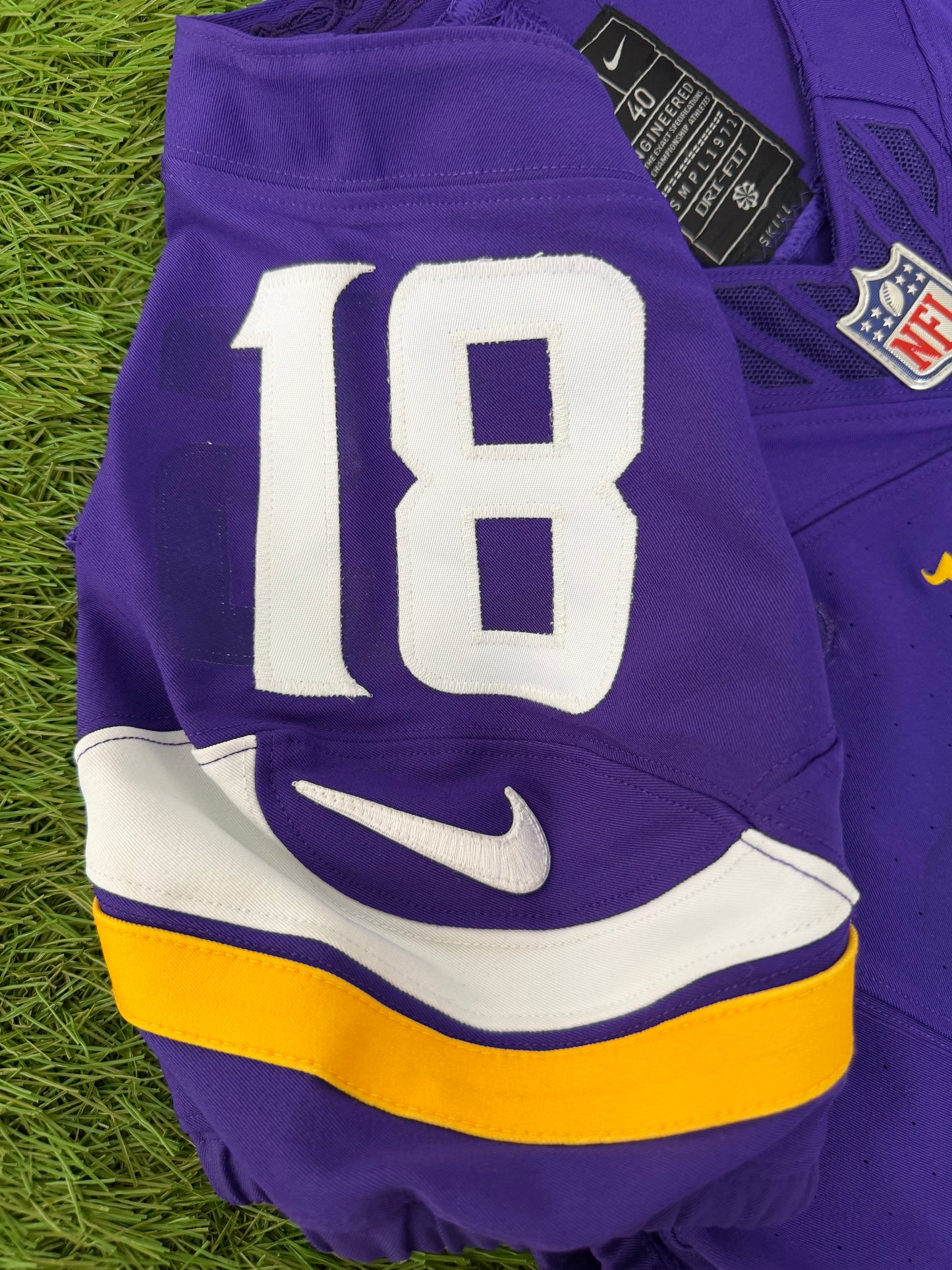 Minnesota Vikings Justin Jefferson 2023 NFL Football Jersey (40/Medium)