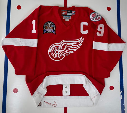 Detroit Red Wings Steve Yzerman 1998 Stanley Cup Finals NHL Hockey Jersey (48/Large)