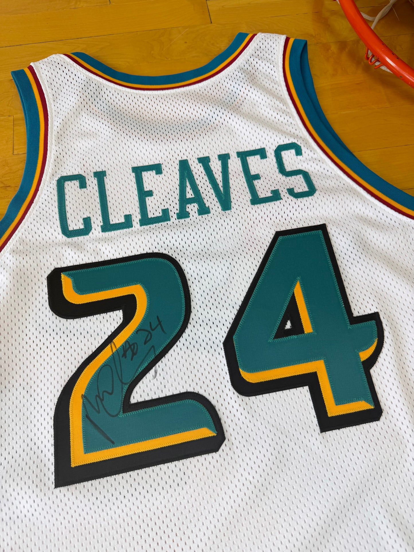 Detroit Pistons Mateen Cleaves 2000-2001 Autographed Team Issued NBA Basketball Jersey (50/XL)