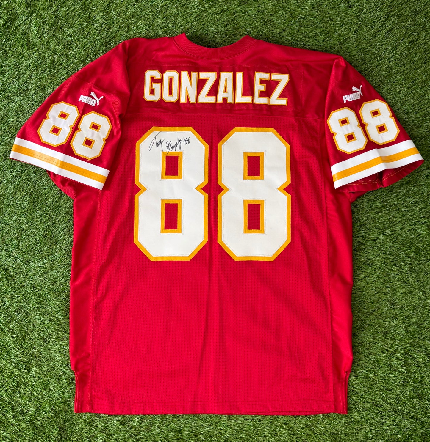 Kansas City Chiefs Tony Gonzalez Autographed 2000 NFL Football Jersey (52/XXL)