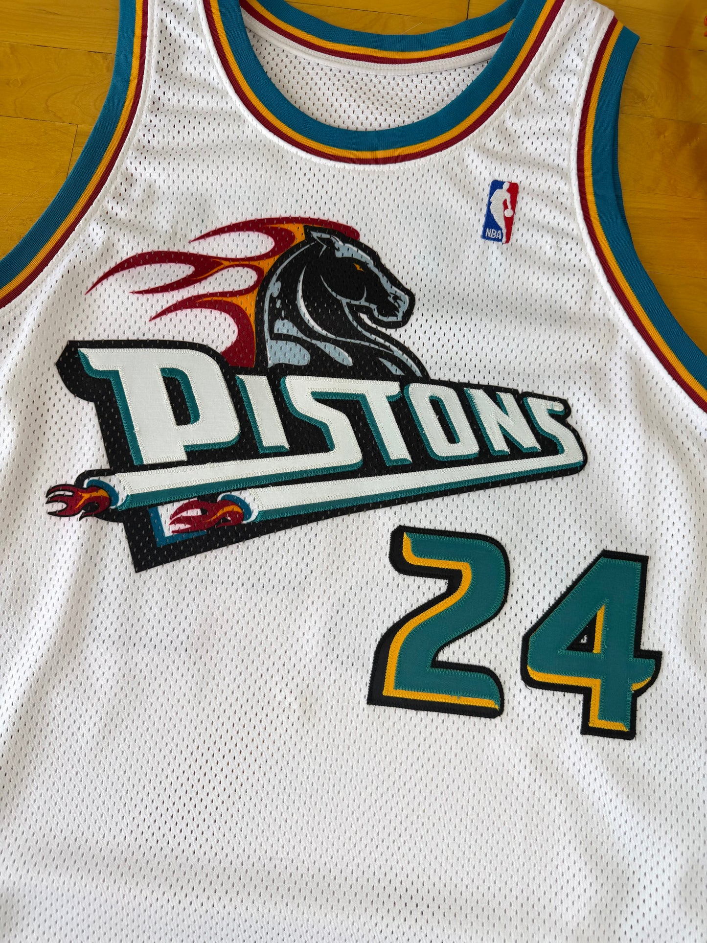 Detroit Pistons Mateen Cleaves 2000-2001 Autographed Team Issued NBA Basketball Jersey (50/XL)