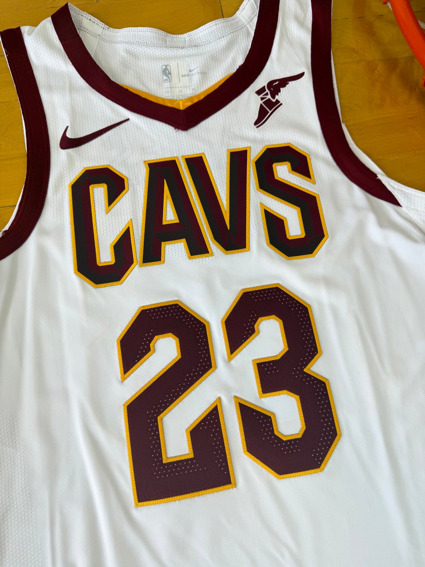Cleveland Cavaliers LeBron James 2017-2018 NBA Basketball Jersey (44/Medium)