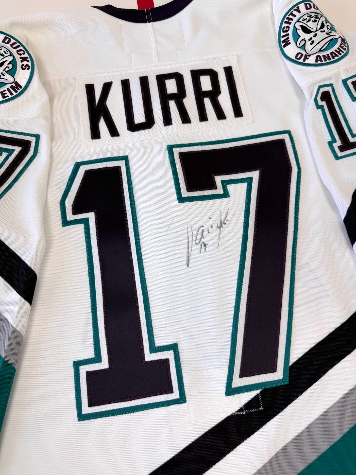 Anaheim Mighty Ducks Jari Kurri 1996-1997 Autographed NHL Hockey Jersey (44/Medium)