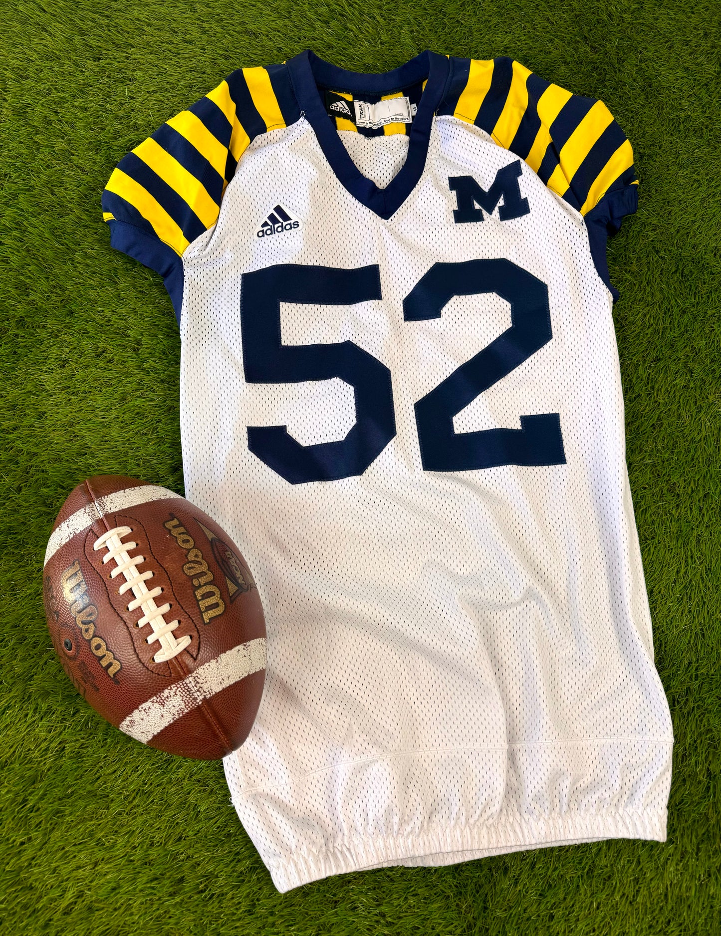Michigan Wolverines Joey Burzynski 2011 Game Worn College Football Jersey (44/Large)