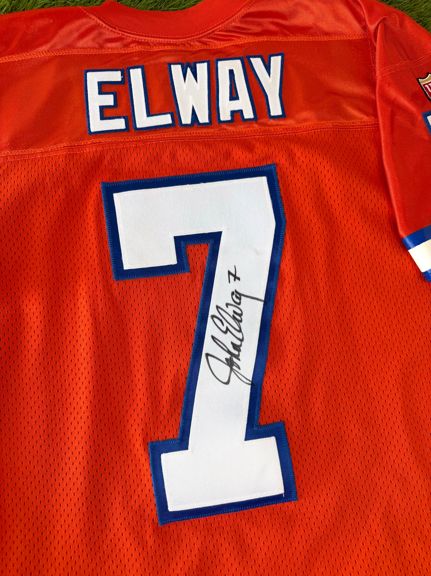 Denver Broncos John Elway Autographed 1995 NFL Football Jersey (48/XL)