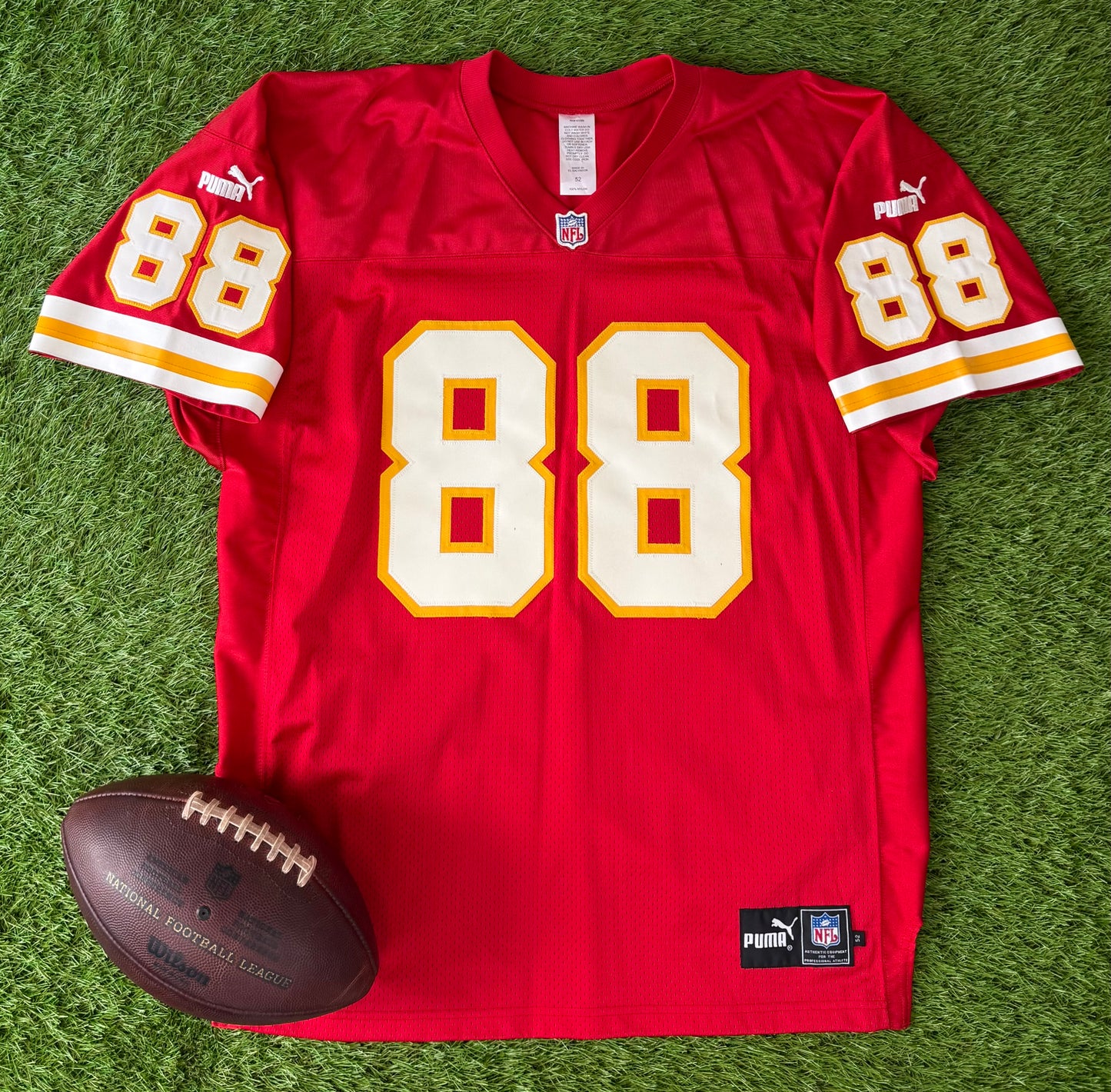 Kansas City Chiefs Tony Gonzalez Autographed 2000 NFL Football Jersey (52/XXL)