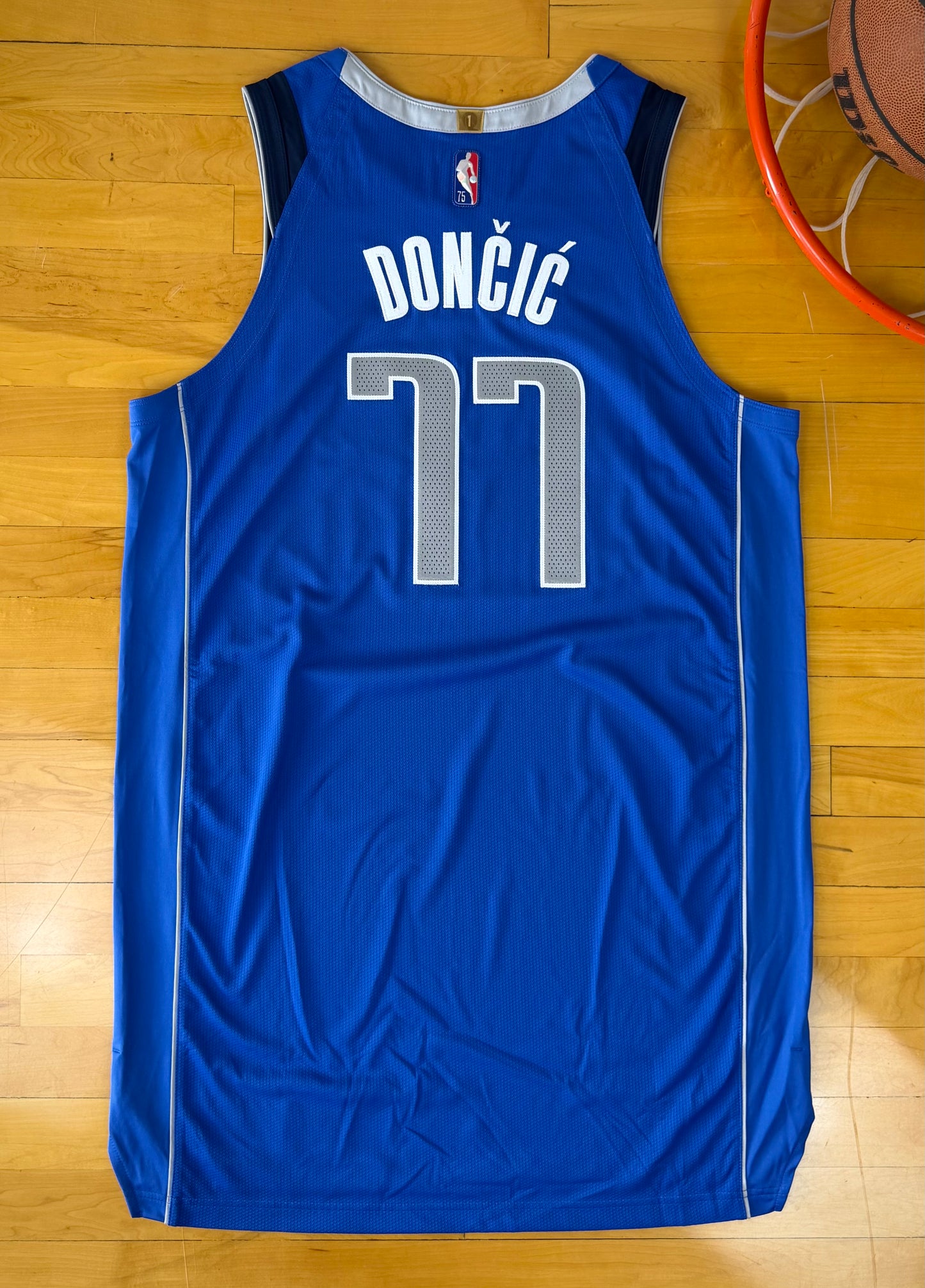 Dallas Mavericks Luka Dončić 2021-2022 Team Issued NBA Basketball Jersey (52/XL)