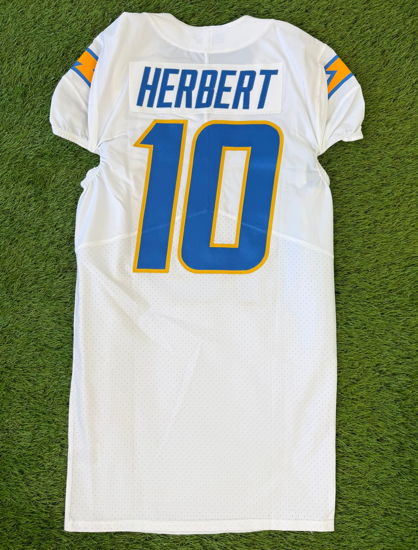 LA Chargers 2022 Justin Herbert NFL Football Jersey (40/Medium)