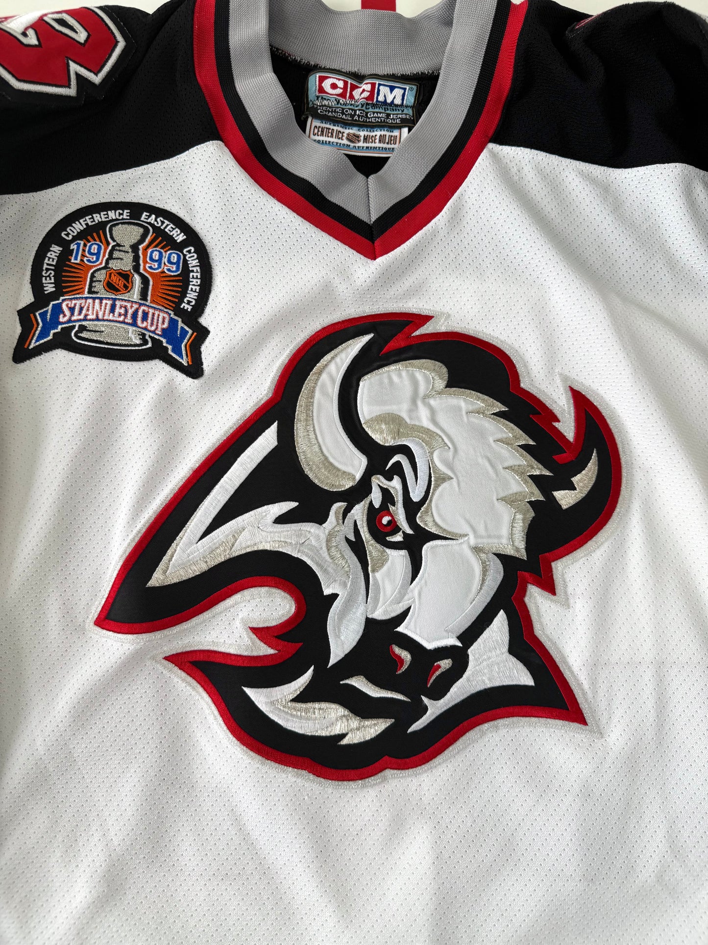 Buffalo Sabres Dominic Hasek 1999 Stanley Cup Finals NHL Hockey Jersey (48/Large)